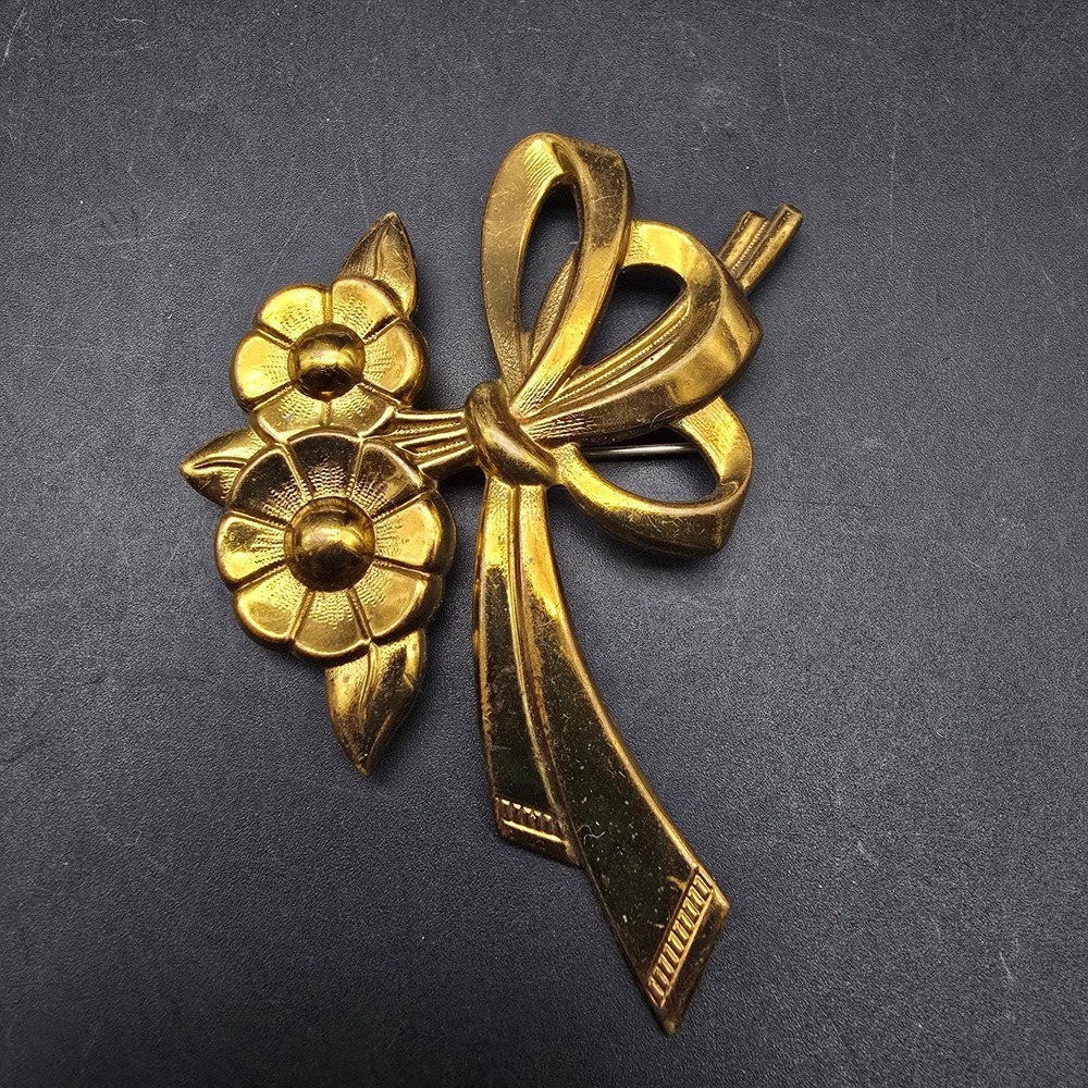 Gold Tone Stamped Bow Brooch with Flowers Vintage Costume Jewelry 1940s